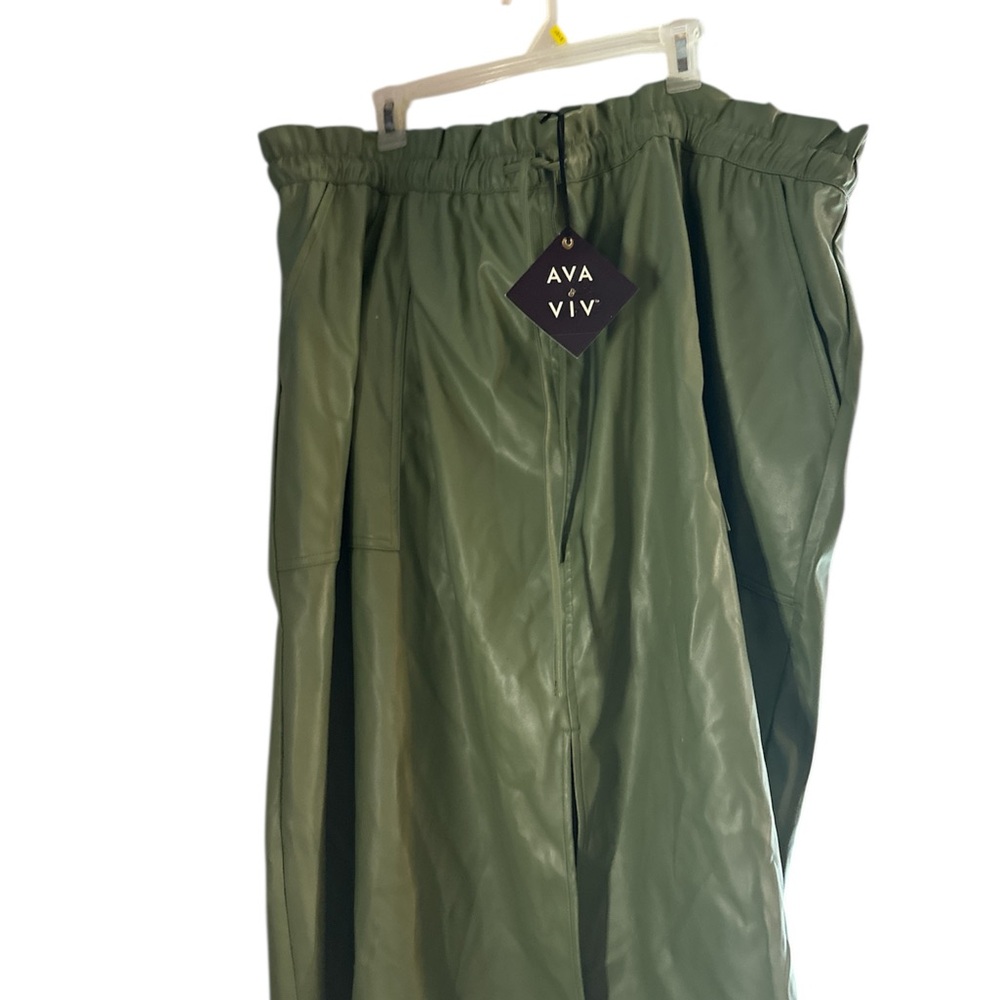 NWT Ava & Viv Green pleather  Midi Skirt 3x pockets slit at bottom nice 👍